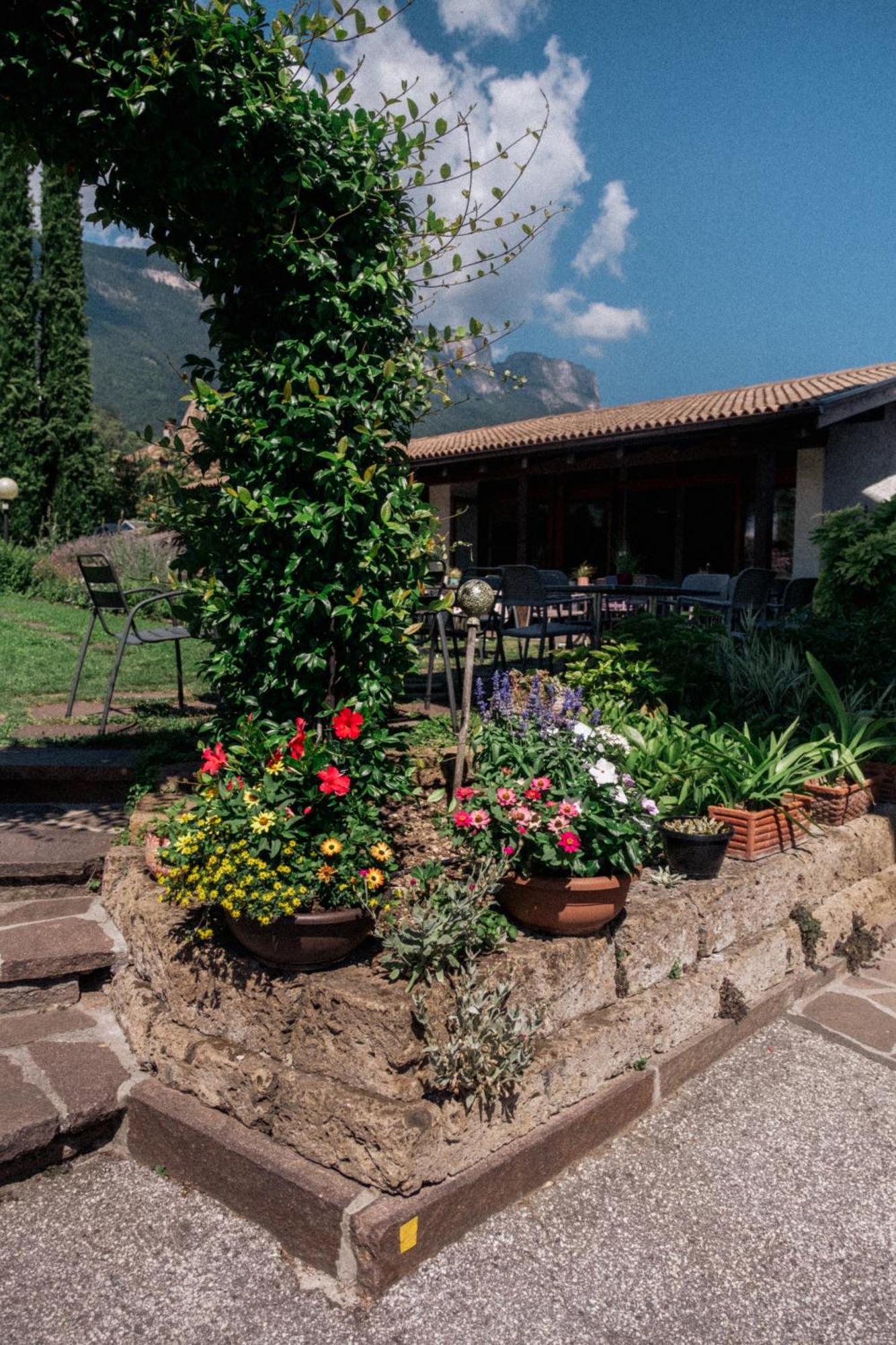 Angerburg Blumenhotel Appiano Sulla Strada Del Vino Exterior photo
