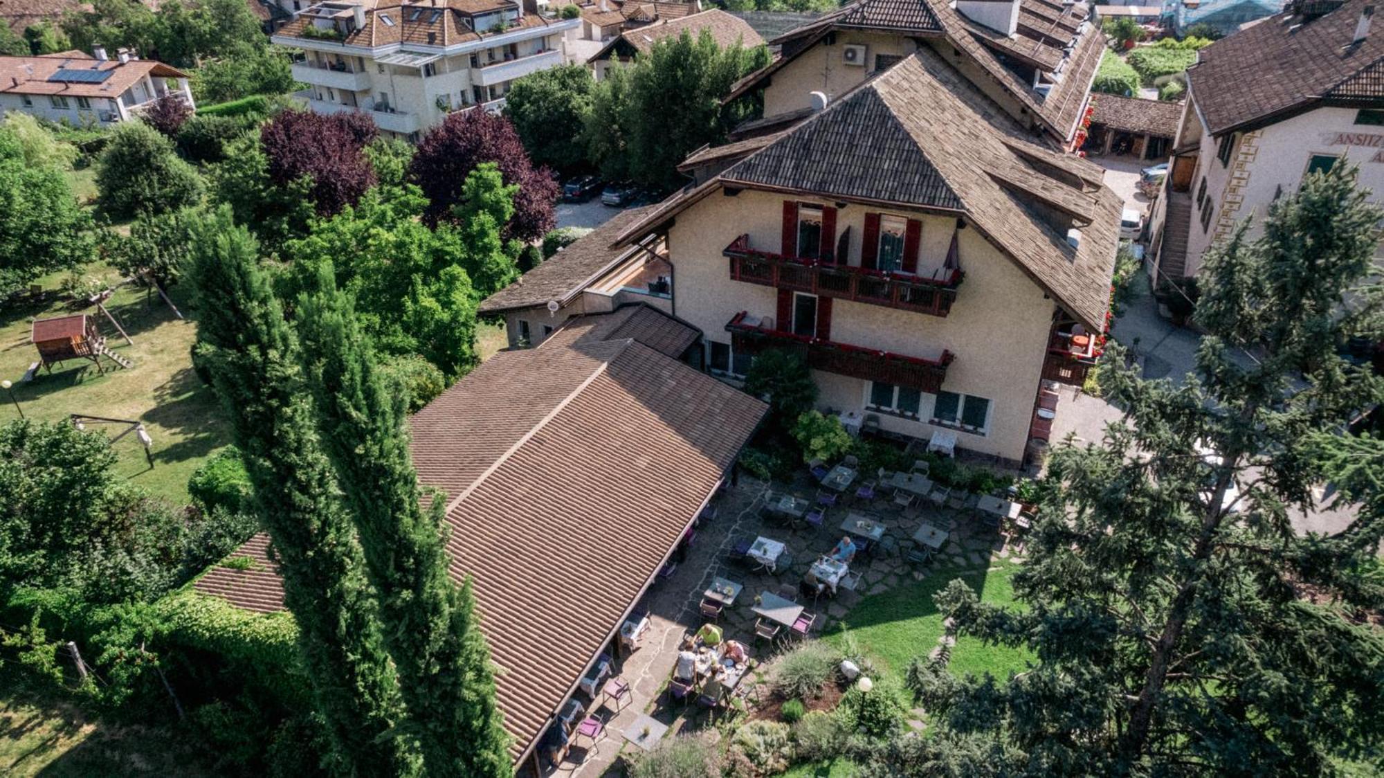 Angerburg Blumenhotel Appiano Sulla Strada Del Vino Exterior photo