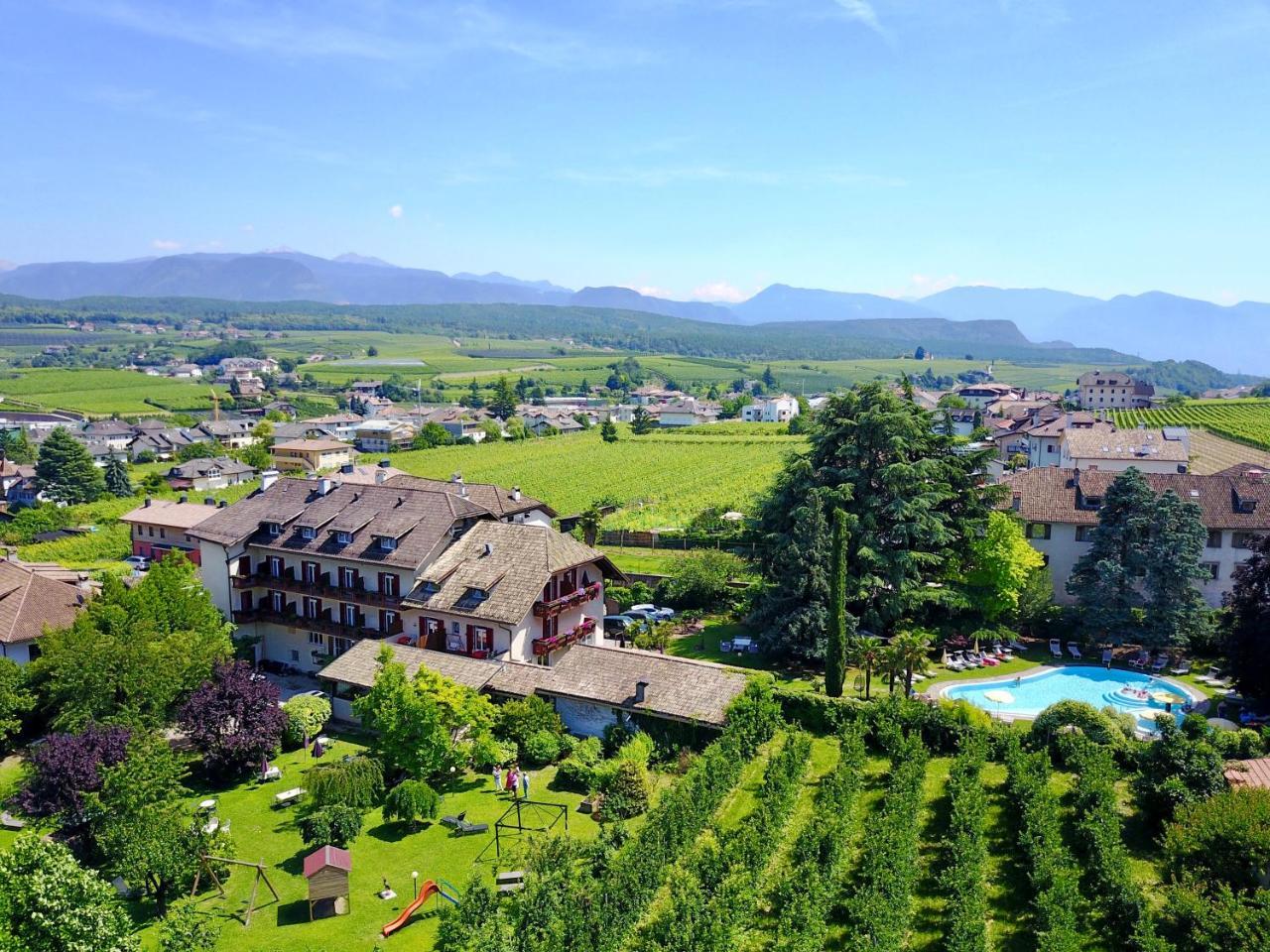 Angerburg Blumenhotel Appiano Sulla Strada Del Vino Exterior photo