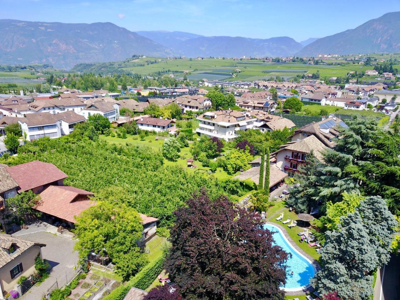 Angerburg Blumenhotel Appiano Sulla Strada Del Vino Exterior photo