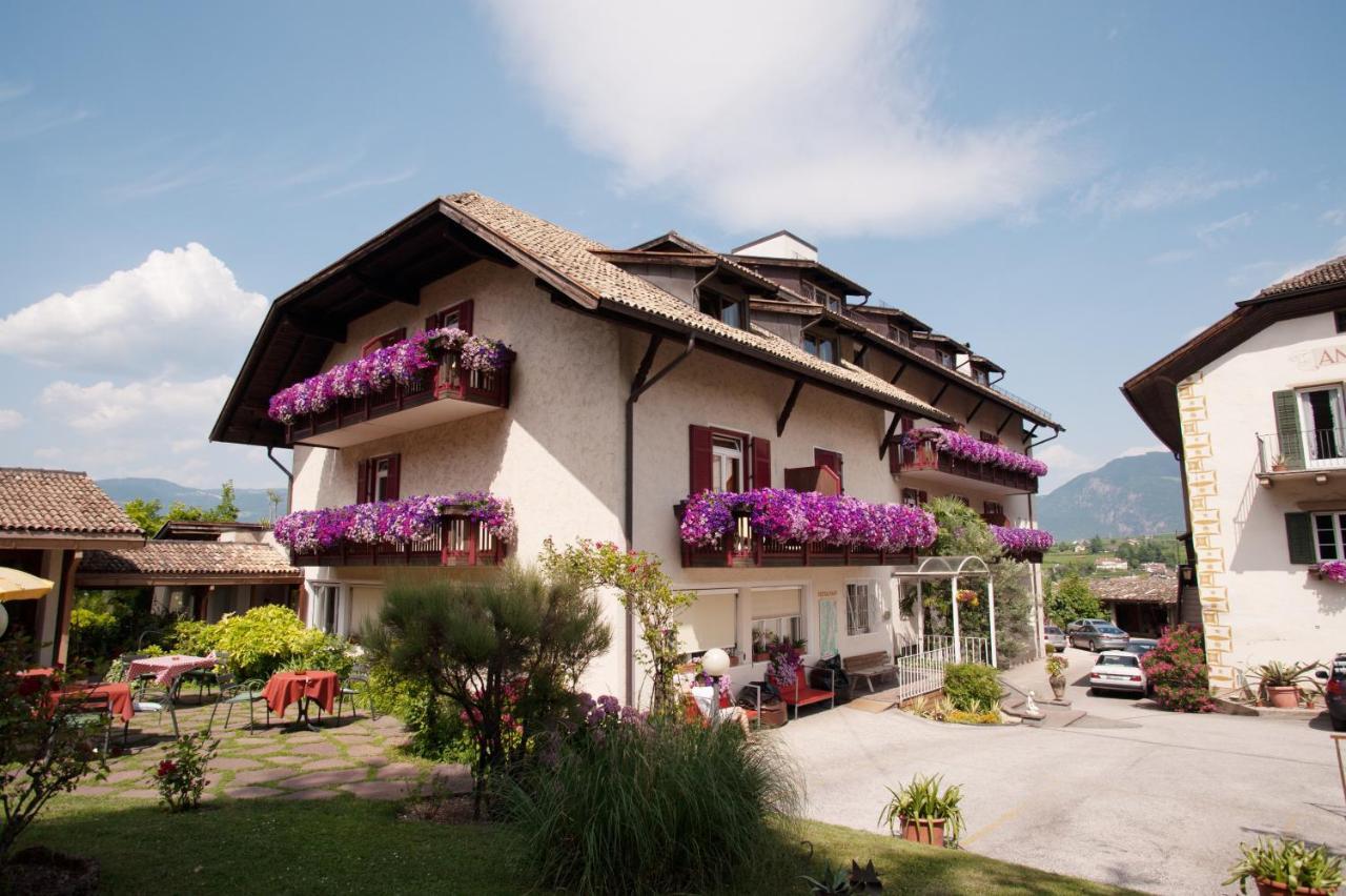 Angerburg Blumenhotel Appiano Sulla Strada Del Vino Exterior photo